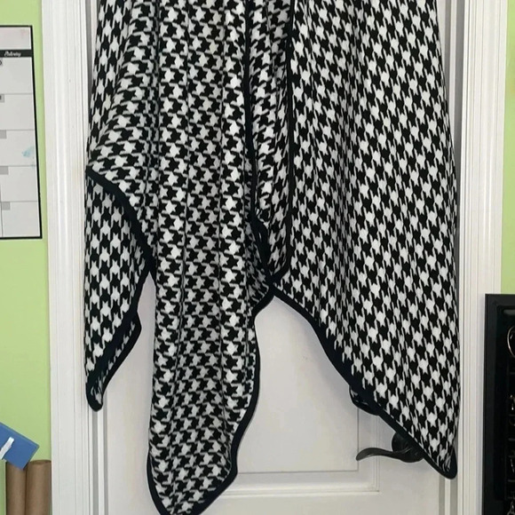 New black and white wrap - Picture 4 of 5
